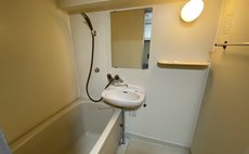 ロイヤルハイツ中央町205号室