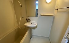 ロイヤルハイツ中央町305号室