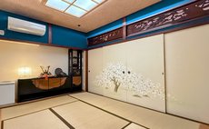 郷土料理 朝食付デザイナーズゲストハウス～桜井駅南口から徒歩4分～