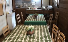 滑川に面した二段ベッドのお部屋です