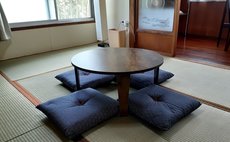 女性専用の小さなお宿 はなな ー和室(あじさい)6畳 板の間4畳