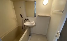 ロイヤルハイツ中央町703号室