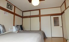 【ゆったりファミリープラン(素泊り)】 1軒丸々貸切 65平米 交通便利 ご家族やグループに最適