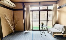 鶴橋駅徒歩6分／道頓堀まで2駅！3階建て戸建て貸切／広々スペース