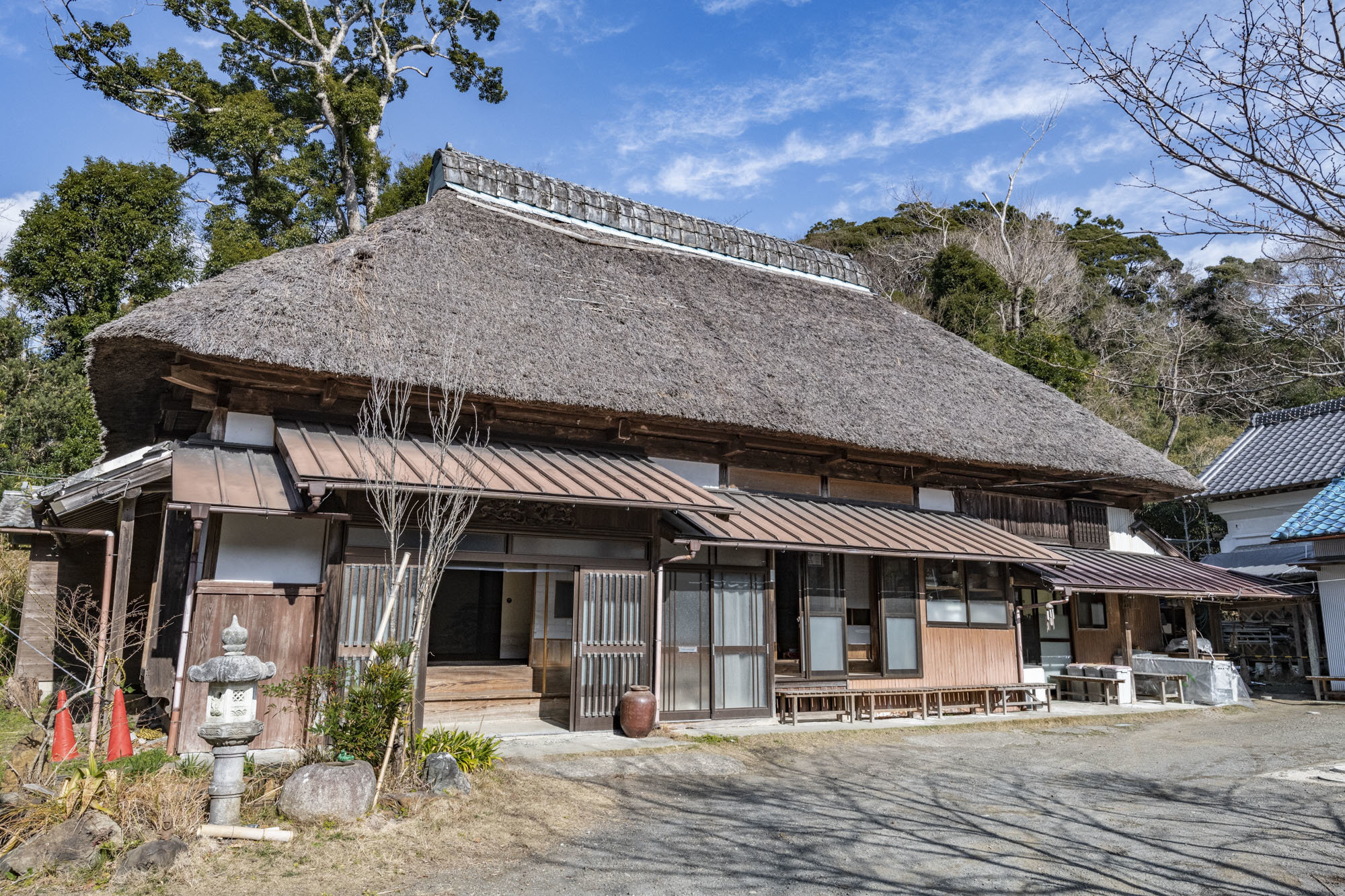 一棟貸切・自然体験充実】茅葺き屋根の古民家 「ろくすけ」（千葉県南 