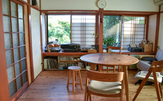 CHIRIN / A house in the countryside with cats