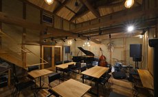 Nomad Mannou 音楽と宿