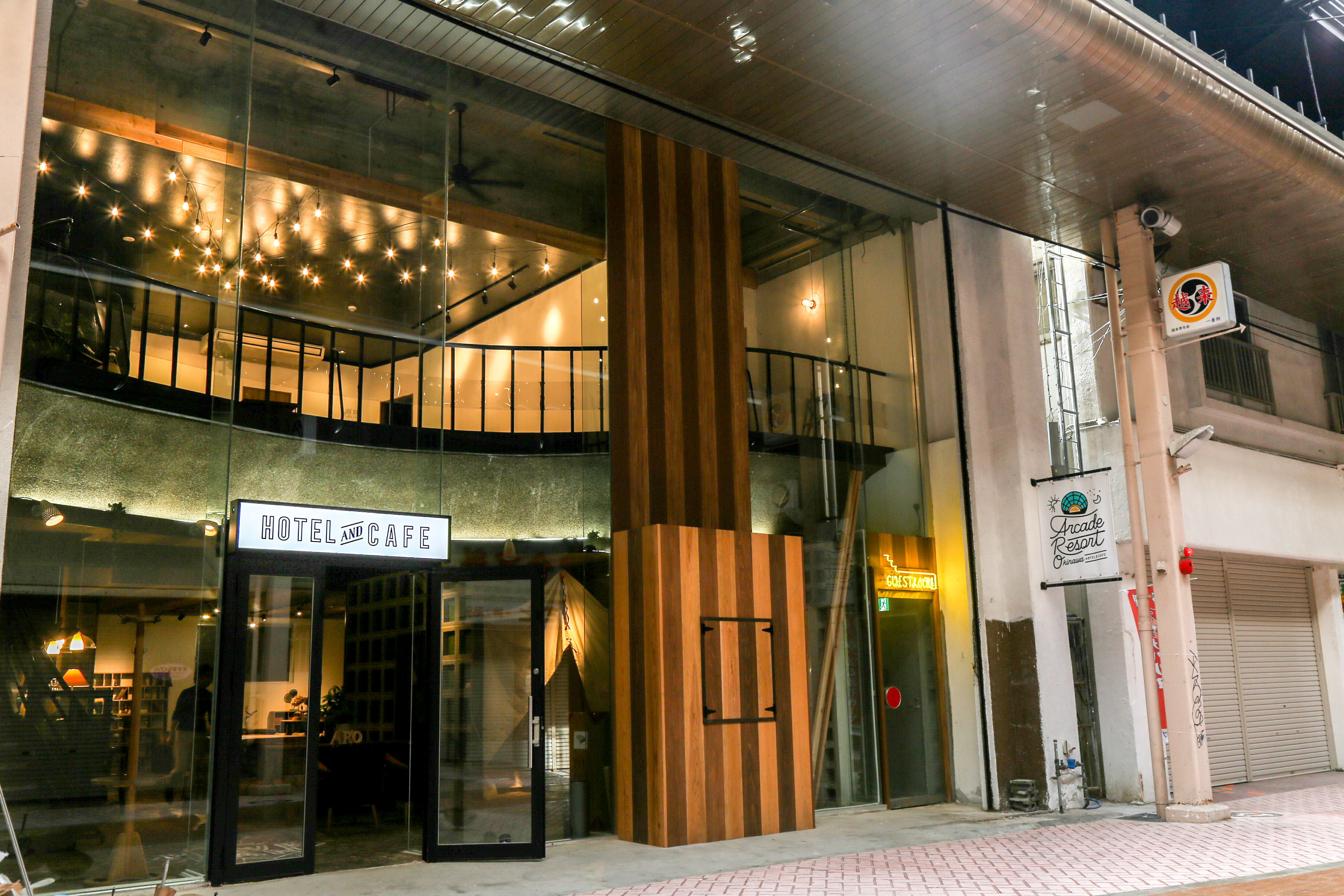 アーケードリゾートオキナワホテル&カフェ201 7名（沖縄県沖縄中部）の宿泊予約｜STAY  JAPAN（ステイジャパン）で宿泊予約を｜民泊・農泊・貸別荘・コテージ・古民家・城泊・宿坊など個性的な宿泊施設が見つかる予約サイト