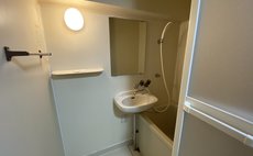 ロイヤルハイツ中央町403号室