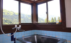 高知・吉野川・お山の上の縁側付き和室