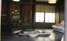 高知・吉野川・お山の上の縁側付き和室