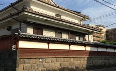 まるで一国一城の主 佐藤邸