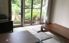 机のあるシングルルームです