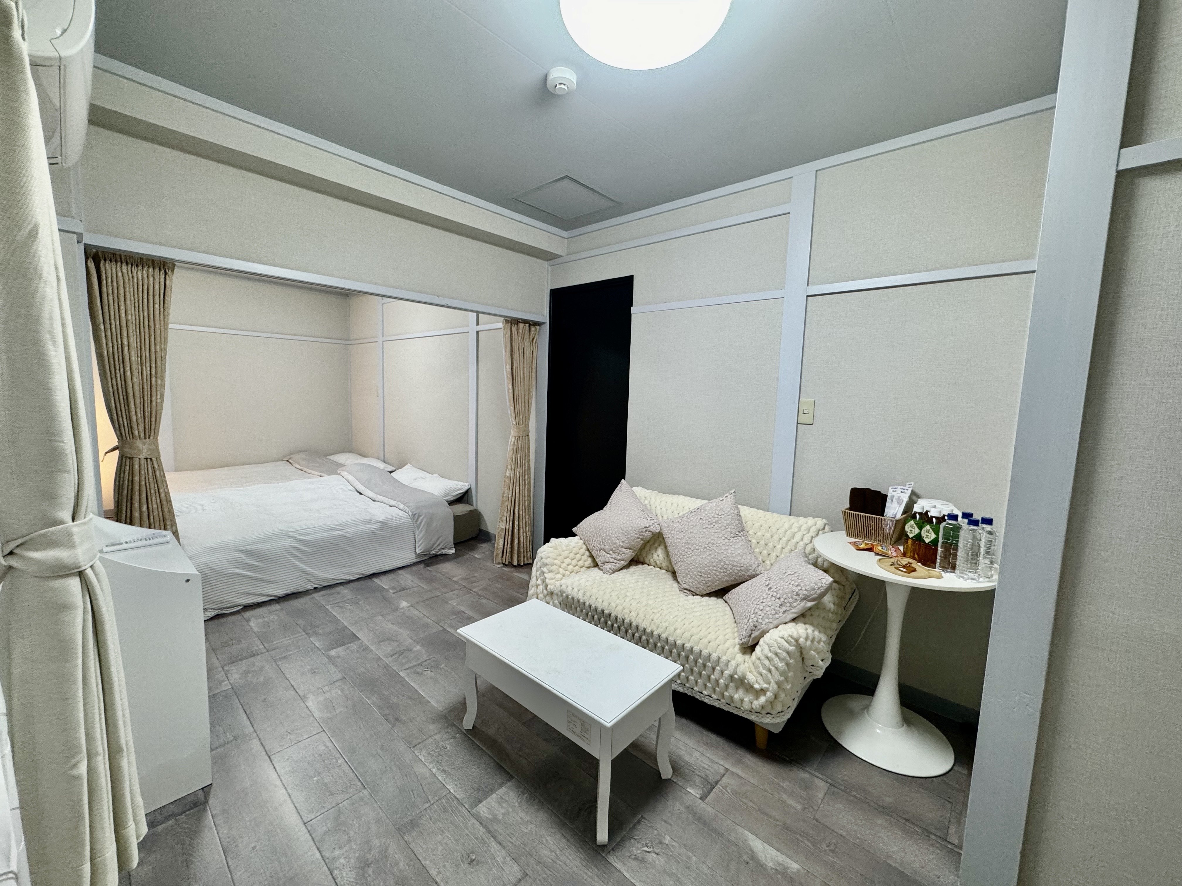 1 〜 4人がおすすめ！日本伝統の畳部屋／Wi-Fi浴室トイレ冷蔵庫完全 