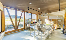 「202号室」昔ながらの梁が活きる落ち着く空間