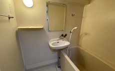 ロイヤルハイツ中央町301号室