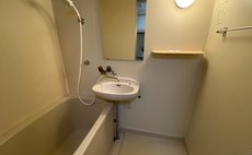 ロイヤルハイツ中央町302号室