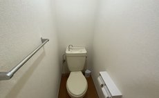 ロイヤルハイツ中央町302号室